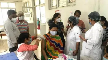 UP records 10 new COVID-19 deaths, ranks first in covid vaccination- India TV Hindi