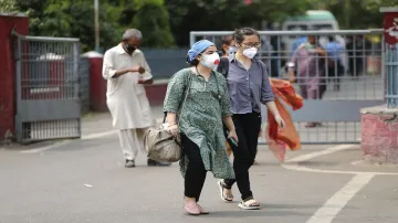 डेल्टा कोरोना वेरिएंट के चलते 25% स्वास्थ्यकर्मी संक्रमण की चपेट में आए: अध्ययन- India TV Hindi