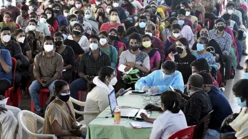 24,296 COVID-19 cases 173 deaths in Kerala, TPR crosses 18 per cent- India TV Hindi