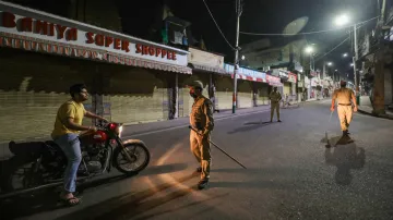 केरल में सोमवार से फिर लागू होगा नाइट कर्फ्यू, कोरोना केस बढ़े- India TV Hindi