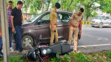 कलेक्शन एजेंट से लूट का खुलासा, नोएडा पुलिस ने मुठभेड़ के बाद 3 आरोपियों को किया गिरफ्तार - India TV Hindi
