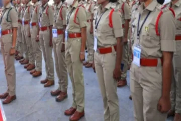 <p>महिला पुलिसकर्मियों...- India TV Hindi