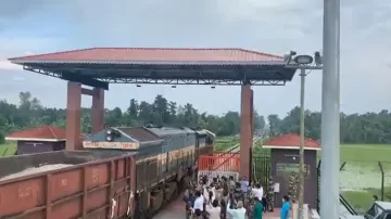 Indian Railway bangladesh Railway trains Chilahati haldibari rail link opened 56 साल बाद भारत-बांग्ल- India TV Hindi