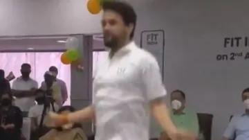 <p>Sports Minister Anurag Thakur Shows Off His Skipping...- India TV Hindi