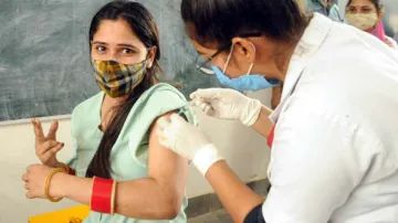 भारत में अब तक कोविड-19 टीके की 52.89 करोड़ से अधिक खुराक दी जा चुकी: स्वास्थ्य मंत्रालय- India TV Hindi