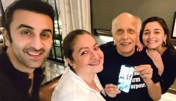 Ranbir Kapoor attended Mahesh Bhatt birthday party photo with Alia Bhatt goes viral- India TV Hindi