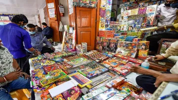 Complete ban on bursting, sale of firecrackers up to Jan 1 in Delhi- India TV Hindi