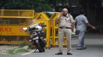 Delhi Police warns its employees for not following traffic rules दिल्ली पुलिस ने अपने ही कर्मचारियों- India TV Hindi