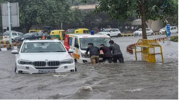 दिल्ली-एनसीआर में झमाझम बारिश, कई इलाकों में भरा पानी, कई जगह ट्रैफिक जाम- India TV Hindi