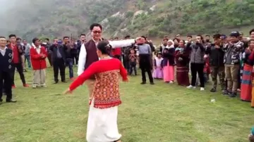 Video: लोकगीत पर किरेन रिजिजू ने किया डांस, पीएम मोदी ने बताया Decent Dancer- India TV Hindi