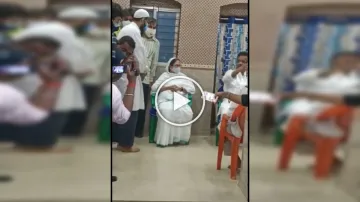 जब चुनाव मोड में एक्टिव ममता बनर्जी अचानक मस्जिद पहुंच गईं, देखिए वीडियो- India TV Hindi