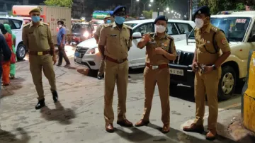 नोएडा पुलिस ने चलाया चेकिंग अभियान, संदिग्ध वाहनों और लोगों की ली गई तलाशी- India TV Hindi