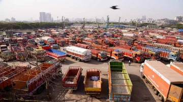 Commercial truck drivers driving hours should be fixed says Nitin Gadkari व्यवसायिक ट्रक चालकों के ग- India TV Hindi