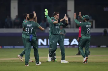 Shaheen Afridi celebrating a wicket with teammates- India TV Hindi