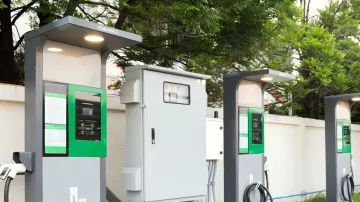 पेट्रोल, डीजल की बिक्री से पहले CNG, EV चार्जिंग स्टेशन लगा सकते हैं पेट्रोल पंप- India TV Paisa