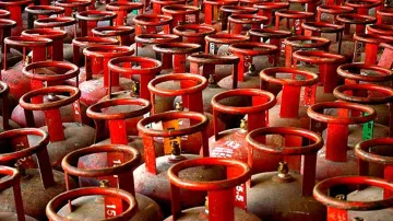 Cooking gas cylinder cost goes through roof in Lanka as price control for essential goods ends- India TV Paisa