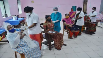 कोरोना वैक्‍सीनेशन में आज इतिहास रचेगा भारत, 100 करोड़ डोज का लक्ष्य पूरा बनाएगा नया रिकॉर्ड- India TV Hindi