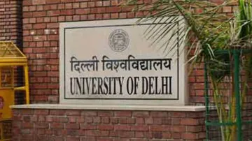 दिल्ली यूनिवर्सिटी के कॉलेजों में 100 प्रतिशत कटऑफ से छात्र मायूस - India TV Hindi
