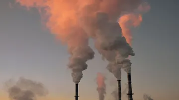 <p>कार्बन उत्सर्जन...- India TV Paisa
