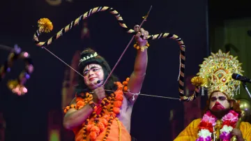 Artists perform Ramlila during Dussehra festival in New Delhi.- India TV Hindi