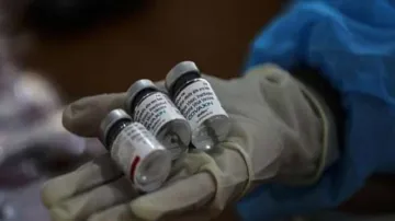 राज्यों को कोरोना टीके की 102.4 करोड़ खुराकें मिलीं, 10.78 करोड़ का नहीं हुआ इस्तेमाल- India TV Hindi