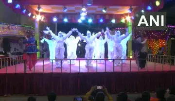 Girls in PPE kits performed Garba dance in Rajkot Gujarat on the occasion of Navratri watch viral vi- India TV Hindi