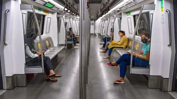 free wifi in delhi metro yellow line dmrc gives good news दिल्ली मेट्रो ने दी गुड न्यूज! इस लाइन के - India TV Hindi