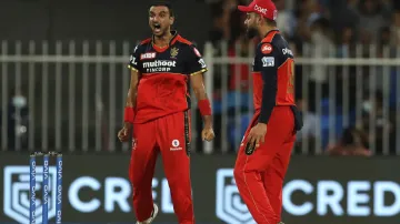 Harshal Patel equals Dwayne Bravo's big record by taking 32 wickets in a season RCB vs KKR - India TV Hindi