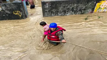 Indian Army jawan rescues a child and villagers stranded in flood-water in Tanakpur, Uttarakhand.- India TV Hindi