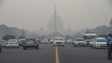 दिल्ली वायु प्रदूषण: केजरीवाल ने बुलाई आपात बैठक, SC ने कहा- यह आपात स्थिति है - India TV Hindi