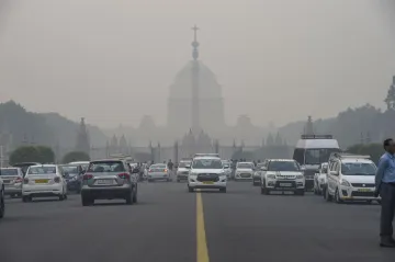 Delhi air quality improves due to favourable wind speed- India TV Hindi