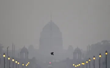 Delhi air pollution turns serious, AQI slips to 406- India TV Hindi