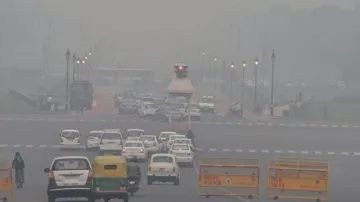 दिल्ली में कोहरा हुआ और घना, वायु गुणवत्ता सूचकांक सीजन के सबसे खराब स्तर पर पहुंचा- India TV Hindi
