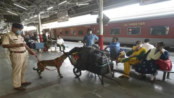 Threat to blow up Meerut Hapur Ghaizabad Lucknow kanpur central railway station लखनऊ, अलीगढ़, मेरठ स- India TV Hindi