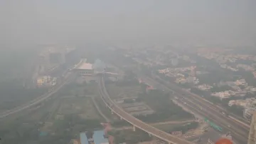 Pollution in Delhi NCR Four out of every five families affected Delhi NCR में हर पांच परिवारों में च- India TV Hindi