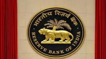 इस बैंक पर RBI ने लगाई पाबंदी, केवल 5000 रुपए निकाल सकेंगे ग्राहक- India TV Paisa