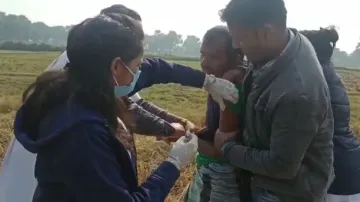 Viral Video: Hesitant people getting vaccinated forcibly by health team in Bihar- India TV Hindi