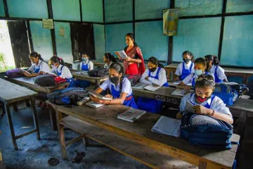 Review portrayal of freedom fighters in school textbooks, include section on Vedas: House Panel- India TV Hindi