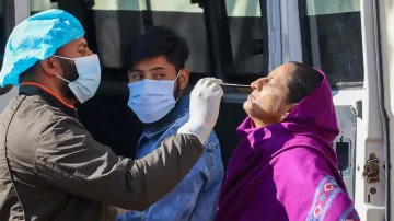 यूपी में Omicron की दस्तक, गाजियाबाद के दंपती में संक्रमण की पुष्टि, स्वास्थ्य विभाग अलर्ट- India TV Hindi