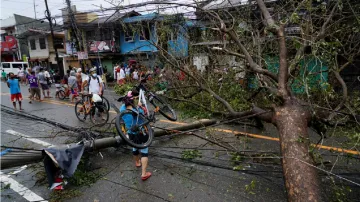 फिलीपीन्स में तूफान से 31 लोगों की मौत, हजारों हुए बेघर- India TV Hindi