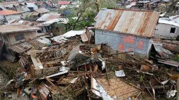 फिलीपीन्स: तूफान में मरनेवालों की संख्या बढ़कर 208 हुई, करीब 8 लाख लोग प्रभावित- India TV Hindi