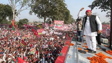 सपा ने पीएम की रैली में सरकारी मशीनरी एवं धन के दुरुपयोग का आरोप लगाते हुए मुख्य चुनाव आयुक्त को लिख- India TV Hindi