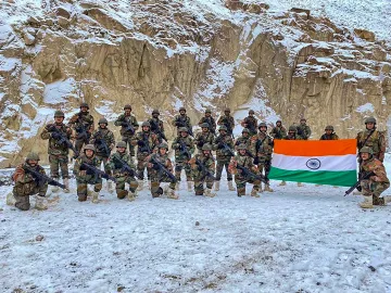 वास्तविक नियंत्रण रेखा पर भारतीय सैनिक (फाइल)- India TV Hindi