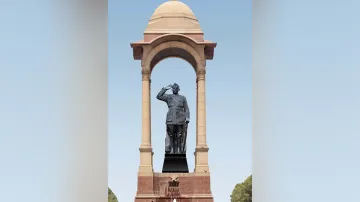 इंडिया गेट पर लगाई जाएगी नेताजी सुभाषचंद्र बोस की मूर्ति, पीएम नरेंद्र मोदी ने ट्वीट करके किया ऐलान- India TV Hindi