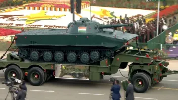 गणतंत्र दिवस परेड में शामिल युद्धक टैंक- India TV Hindi