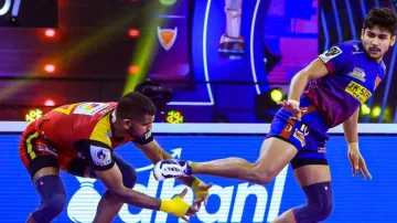 Naveen Kumar during raid against Bulls in semifinal 2- India TV Hindi