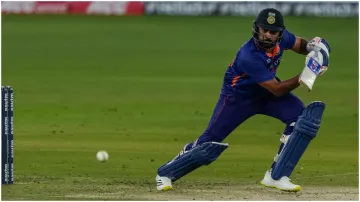 पहले वनडे के दौरान बल्लेबाजी करते कप्तान रोहित शर्मा- India TV Hindi
