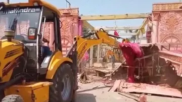 Yogi Adityanath's bulldozer in action in Ghaziabad- India TV Hindi