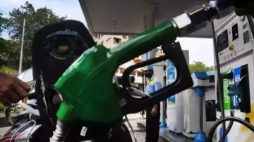 Long queues outside petrol pumps in Sri Lanka- India TV Hindi