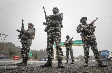 CRPF, BSF, Lashkar-e-Taiba, security forces- India TV Hindi